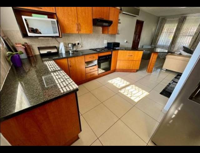 3 BEDROOM TOWNHOUSE FOR SALE IN ARBORETUM